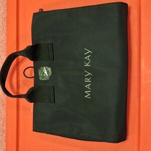 NWOT Mary Kay Fold Up Cosmetic Toiletry Storage Hanging‎ Bag.